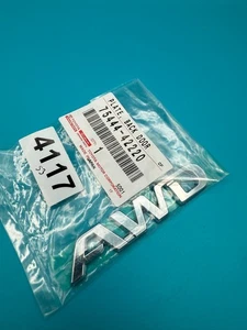 OEM 2023-2025 Toyota bZ4X AWD emblema trasero maletero logotipo insignia 75444-42220 - Imagen 1 de 6