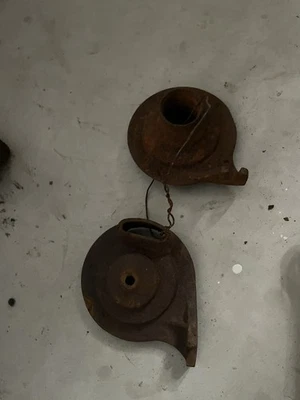 1917 1921 Model T Ford MUFFLER CAST ENDS Original 1922 1923 One Damaged - Image 1 of 4