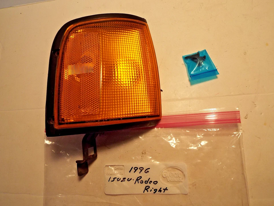Conjunto de señal de giro derecha Isuzu Rodeo 1996. Usado. Foto 1 de 2