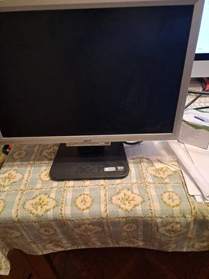 monitor pc acer Connessione Vga AL1916W  non supporta w10,w11 - Immagine 1 di 2