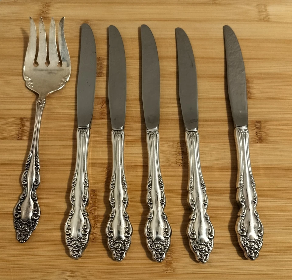 SET Of 6 DINNER KNIVES! Vintage 1881 ROGERS silverplate: BAROQUE ROSE pattern  - Image 1 of 4