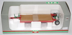 UNIVERSAL HOBBIES 1:32 RIMORCHIO AGRICOLO A PIANALE RPM 500 ART 68107 - Foto 1 di 3