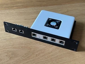 Ubiquiti Unifi Security Gateway USG mit 10" Rack Mount und ETH-SP-G2 - Bild 1 von 3