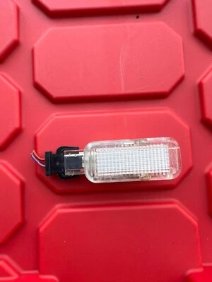Luz interior maletero Audi A4 Quattro 2002-2008 OEM Foto 1 de 2