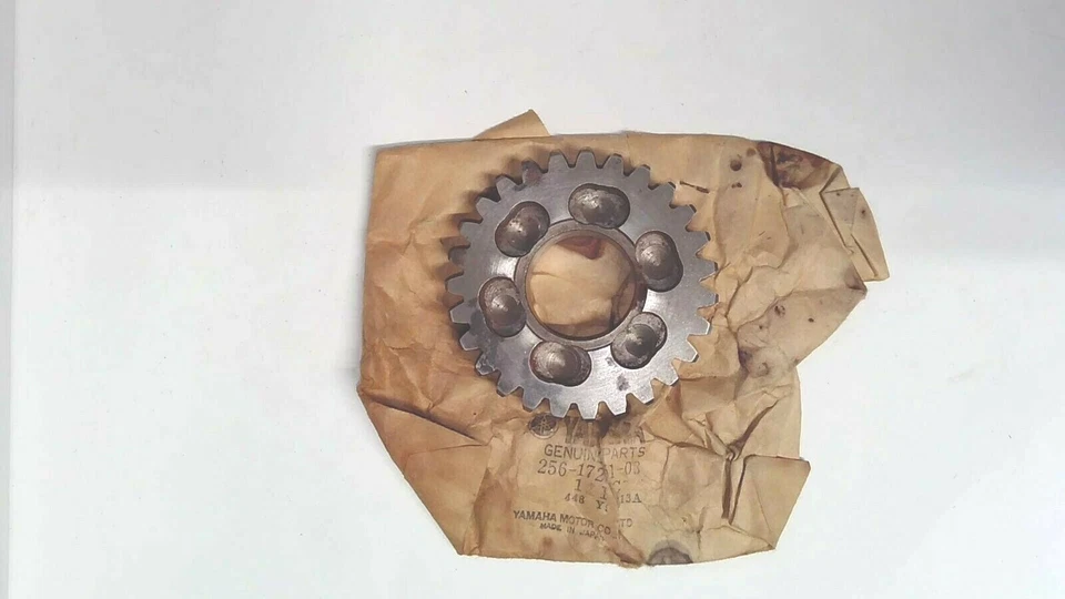 NOS YAMAHA 256-17231-00-00 3ª 4ª rueda engranaje xs1 xs2 xs650 tx650 envío rápido Foto 1 de 1