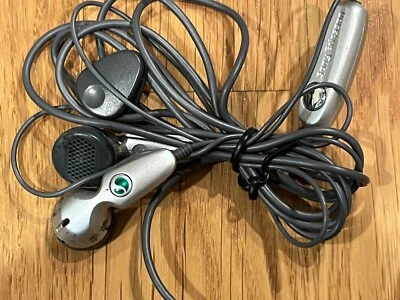 Auriculares Sony Ericsson HPM-20 F500i, J210i, J300i, Serie K + Cargador Foto 1 de 3