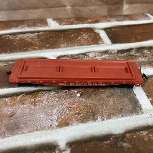 TYCO GREAT NORTHERN 42953 red FLAT  Pipe CAR, HO SCALE VINTAGE. - Picture 1 of 8