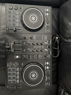 DDJ 400 Pioneer DJ Controller Compatible with Serato, Traktor, Recordbox - Image 1 of 2