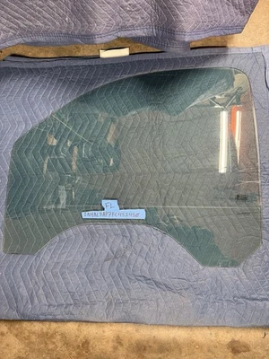 GMC Yukon XL 2007 puerta delantera izquierda (lado del conductor) vidrio Foto 1 de 3