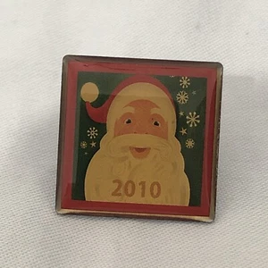 Dillards Employee 2010 Christmas Pin Santa Christmas Holiday Lapel Pin - Picture 1 of 4