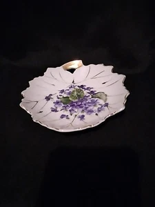 Japan Round Leaf Plate With Violets And Gold Trim - Picture 1 of 2