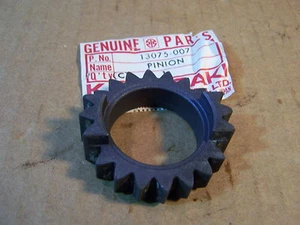 KAWASAKI F5 F8 F9 KICK STARTER GEAR PINION 13075-007 NEW - Picture 1 of 2