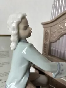 Figurina Lladro #1801 "Young Bach" Edizione Limitata Certificato Incorniciato #383/2500 - Foto 1 di 11
