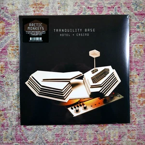 Arctic Monkeys Tranquility Base Hotel Domino 2LP WIGLP339XM Deluxe Silver Vinyl - Picture 1 of 3
