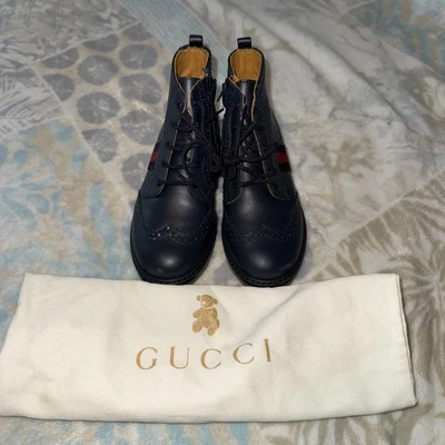 Gucci US9.5 Niños Azul Marino Cuero Botas de Combate Cremallera Lateral Punta de Ala EU 26 Foto 1 de 4