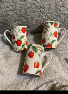 3 VINTAGE Kent Pottery Strawberries 10 oz Tall Porcelain Coffee Mugs Tea Cups - Picture 1 of 4