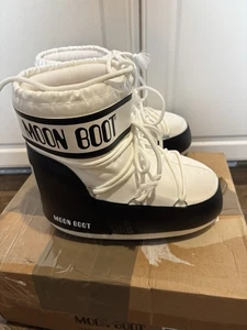 MOON BOOT LOW ICON NYLON BLACK AND WHITE 36/38 4.5/6 EUC WORN ONCE - Picture 1 of 11