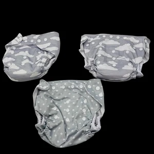 Pañales de tela reutilizables para bebé con inserciones talla única patrones de nubes y lunares - Imagen 1 de 15