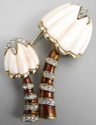 LOVELY UNSIGNED HATTIE CARNEGIE GOLDTONE PINK RESIN ENAMEL MUSHROOM BROOCH PIN - Image 1 of 4