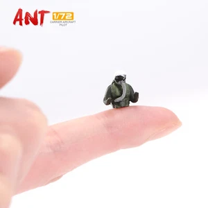 1/72 Fighter Pilot Scene Props Mini Bambola Figura Miniature Modello per Aereo Giocattoli - Foto 1 di 9