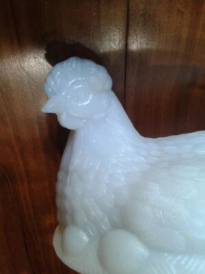 Coffret-poule  Signé "Portieux Vallerysthal"  Opaline blanche - Photo 1/4