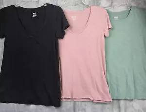 PINK Victoria’s Secret Women Lot of Three T-Shirt Short Sleeve Size XS - Picture 1 of 13