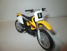 SUZUKI RM250 #8 1-18 SCALE  MOTORCYCLE MODEL 