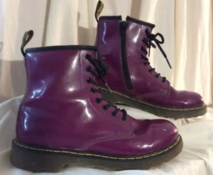 Botas Doc Martens AW004 Mujer US4 EU35 AirWair Top Púrpura Patente Cuero Usado en Excelente Condición - Imagen 1 de 7