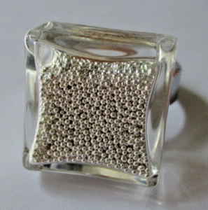 Bague ajustable Pylônes perles couleur argent emprisonnées bijou original 5826 - Picture 1 of 4