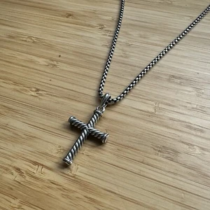 David Yurman Sterling Silver Men's Cable Cross Pendant Necklace 22 in Box Chain - Picture 1 of 4