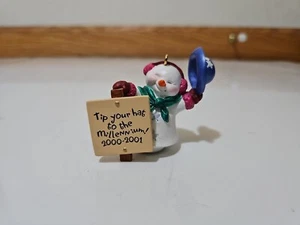 Hallmark MILLENNIUM SNOWMA'AM Schneemann Tip Your Hat Weihnachtsschmuck OHNE BOX Y2K - Bild 1 von 4
