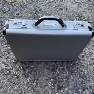 Alpine Swiss Executive aluminiowa teczka wyściełany laptop - Zdjęcie 1 z 5