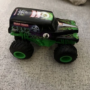 Monster Jam Grave Digger Remote Control Truck 1:10 Scale RC No Remote BKT Tires - Picture 1 of 6