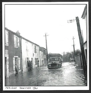 2009 -- PERIGNY . L INONDATION EN JANVIER 1961 . 3X632 - Picture 1 of 1