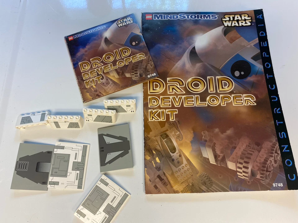 LEGO Mindstorms 9748 Droid Developer Instructions, disc, and few exclusive parts - Image 1 of 1