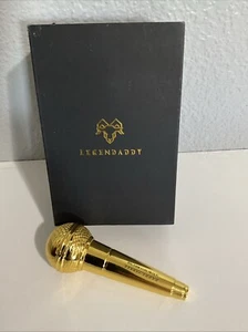 Daddy Yankee Legendaddy La Ultima Vuelta Tour Microphone Promo Gold New - Picture 1 of 5