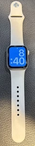 Apple Watch Series SE (2nd Gen) GPS40mm Smart Watch Starlight Al Star SB S/M - Photo 1 sur 6
