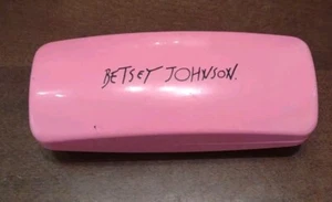 Estuche rígido Betsey Johnson para gafas con carcasa rosa intenso interior blanco y negro - Imagen 1 de 10