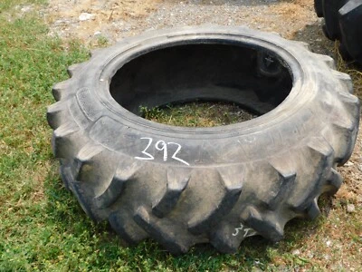 Tractor Titan, neumático de alta tracción, etiqueta #392 Foto 1 de 4