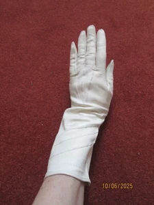 Cream Leather Gauntlet Gloves 1950s(?) - Picture 1 of 6