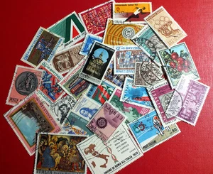 COLLEZIONE ITALIA REPUBBLICA LOTTO 30 FRANCOBOLLI Stamps Timbres FRANCOBOLLO - Picture 1 of 1