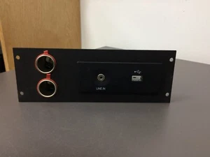 HAVIS, zwei 12V, 1 USB, 1 Line-In Steckdosen auf 3" Platte, gebraucht, passend für Havis Konsolen - Bild 1 von 5