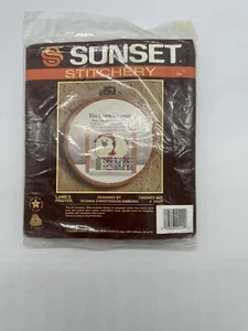 Sunset Stitchery Lamb’s Prayer Stickpackung 209 mit 6'' Reifen Vintage - Bild 1 von 3