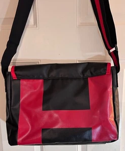 Hugo Boss Parfums Messenger Bag Black Red Logo Crossbody - Picture 1 of 8