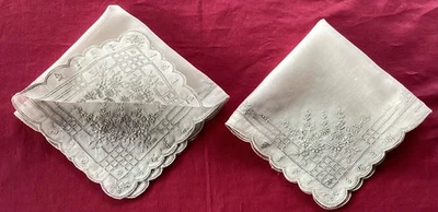 Lot 2 Mouchoirs anciens en linon finement brodé main. Dim 29 cm x 28 cm. TBE - Photo 1/4