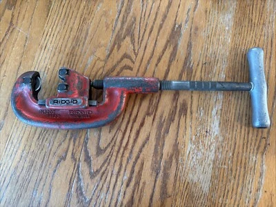 RIDGID RIDGE TOOL No 202 PIPE CUTTER 1/8” TO 2" - Image 1 of 4
