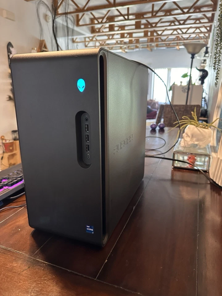 Dell Alienware Aurora R16 2.1 GHz i7-13700F 16GB 1TB SSD RTX 4060 Ti - Very Good - Image 1 of 4
