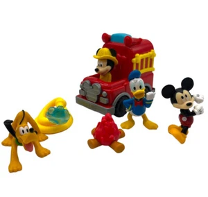 Disney Junior Mickey Mouse Club Figurines Fire Truck Hose Camp Fire 6pc Playset - Foto 1 di 17