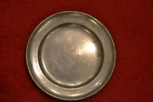 Plato de estaño, 22 cm de diámetro, siglo XVIII - Imagen 1 de 4