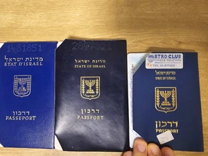Posten von 3 israelischen Reisedokumenten – abgelaufen – für Requisiten/Theatergebrauch KOSTENLOSER VERSAND - Bild 1 von 16